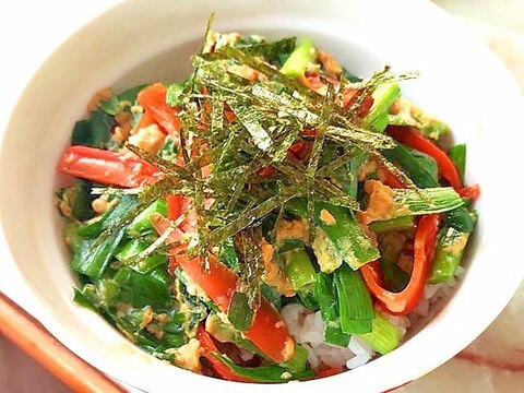 にらの大量消費に!にらと人参・卵のニラ玉丼♪